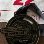 Medalha e número de peito - Track and Field Run Series